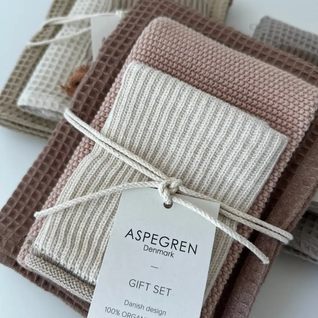 Presentset med kökshanddukar i ekologisk bomull från Aspegren Denmark i rosa och brun