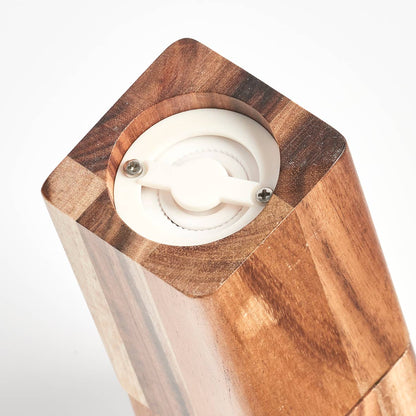 Salt- eller pepparkvarn i akacia