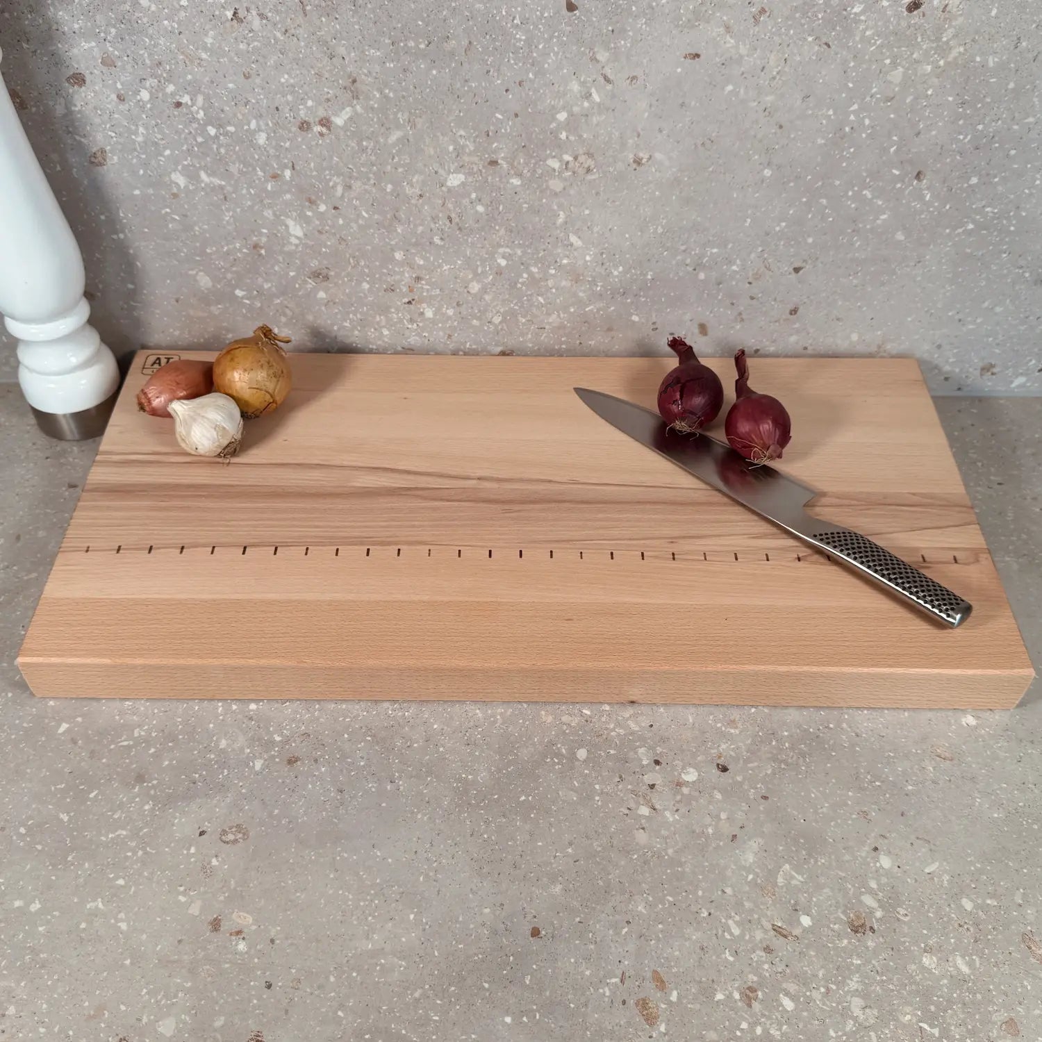 Skärbräda i bokträ 60x30x4 cm | Stor köksbräda med inristat mått