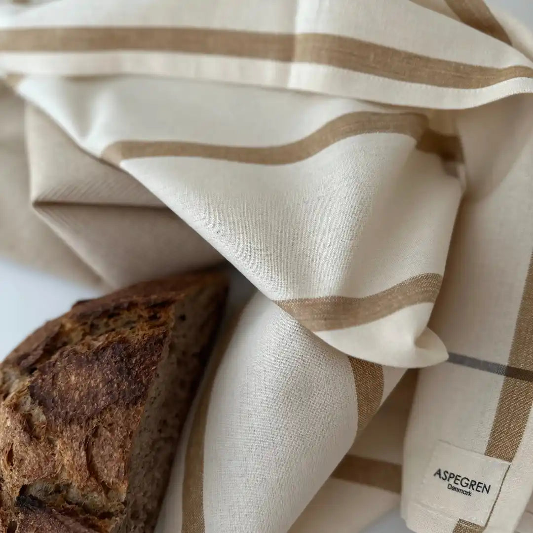 Kökshandduk i ekologisk bomull med beige ränder från Aspegren Denmark