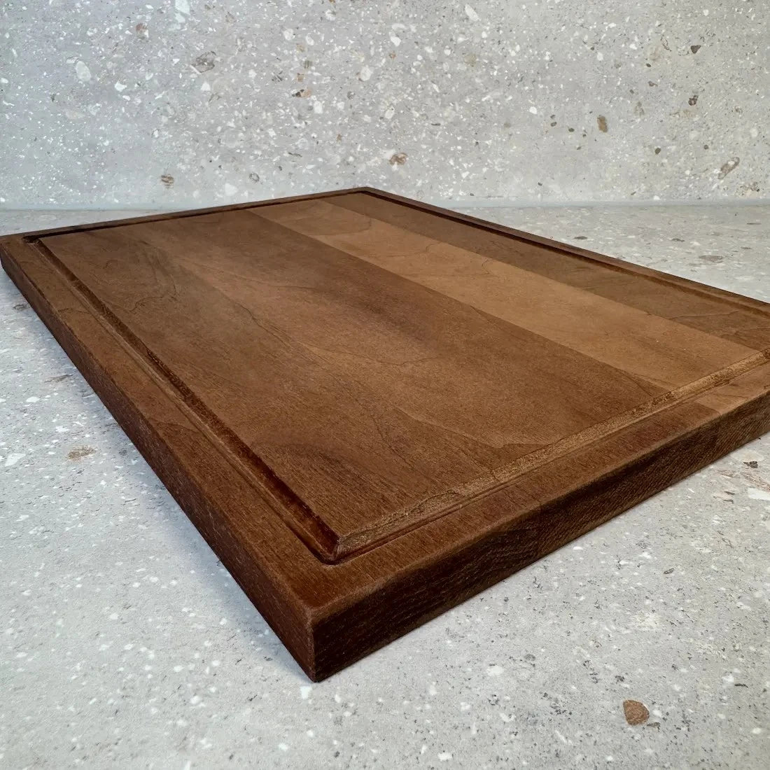 Skärbräda i valnöt 35x25 cm | Med spår